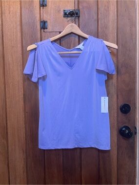 Women's Lavender Short Sleeve V-Neck Top